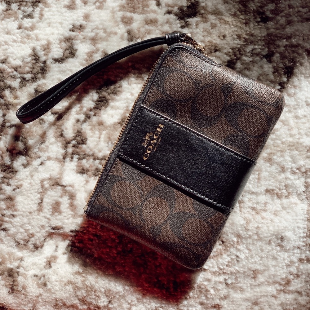 Coach wristlet wallet